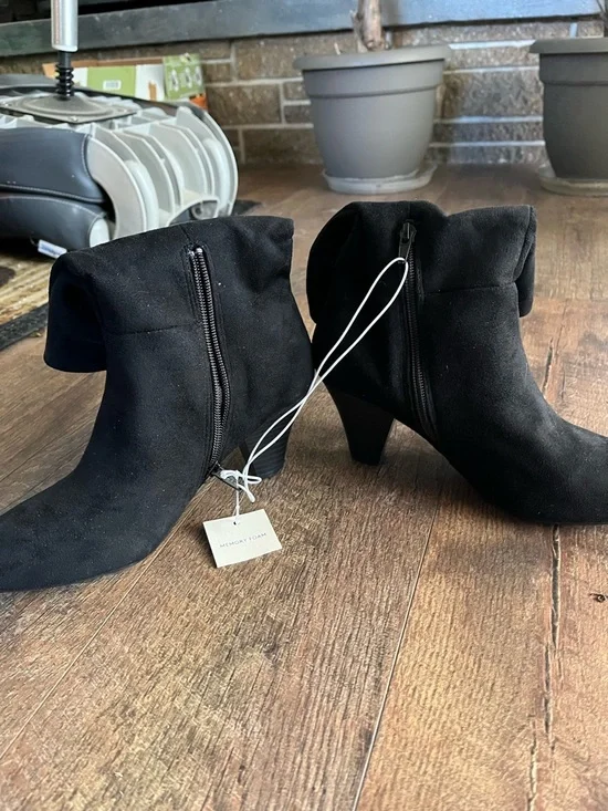 Target Black Slouch Pointed-Toe Mid Heel Boots - Picture 2 of 2